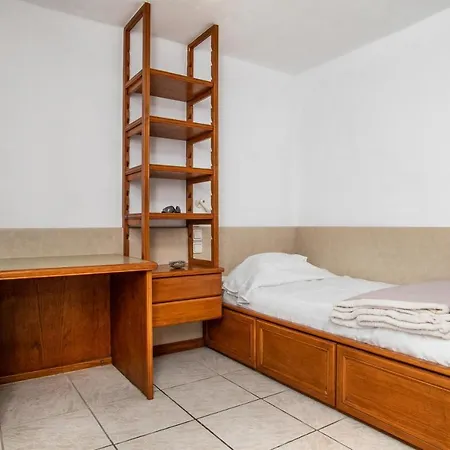 Βίλα Popillon 1 *